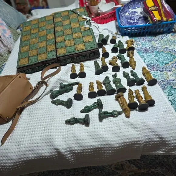 VINTAGE MAYAN VS SPANISH MARBLE CHESS SET IN MARBLE BOXXLARGE